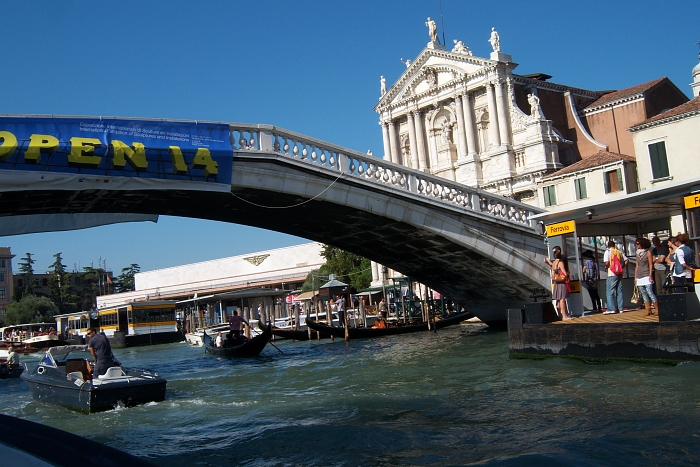 100_1762 small VENICE.jpg - 300621 Bytes